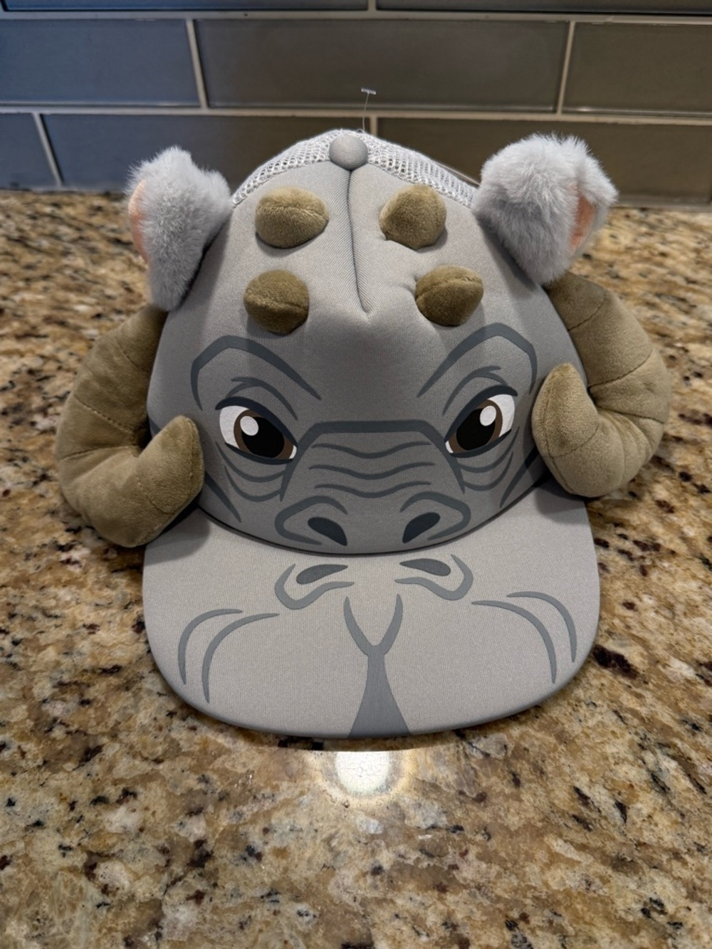 Disney Parks / Star Wars Tauntaun Baseball Cap for Adults – New With Tag - Picture 7 of 8